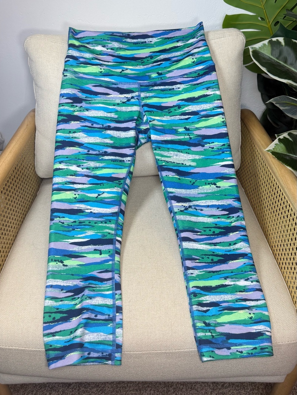 Lululemon Wunder Under Crop (Hi-Rise) Size 8 - Picture 3 of 6